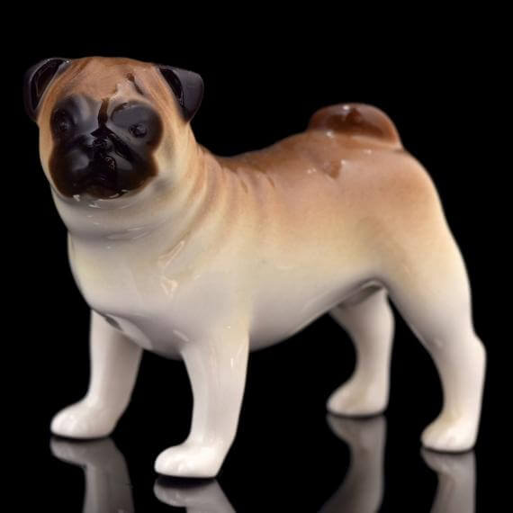 Tượng sứ “Chú chó Pug”