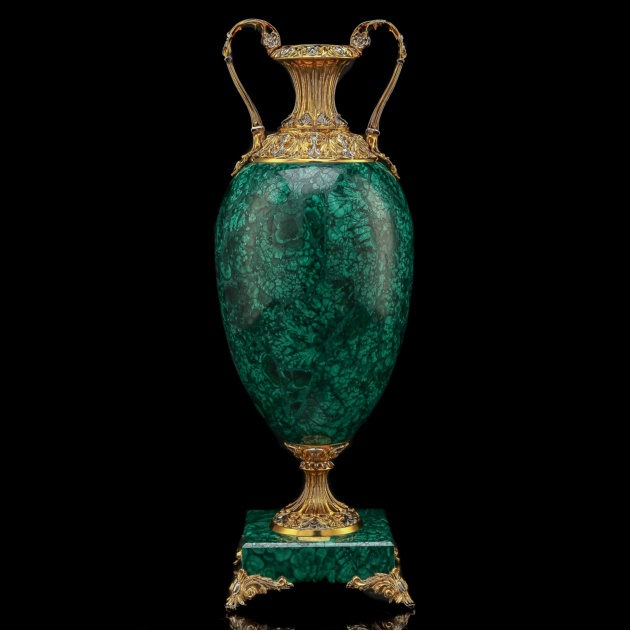 Bình đá khổng tước “Amphora”